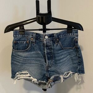 Levi's Classic Blue Jeans with Leather Patch